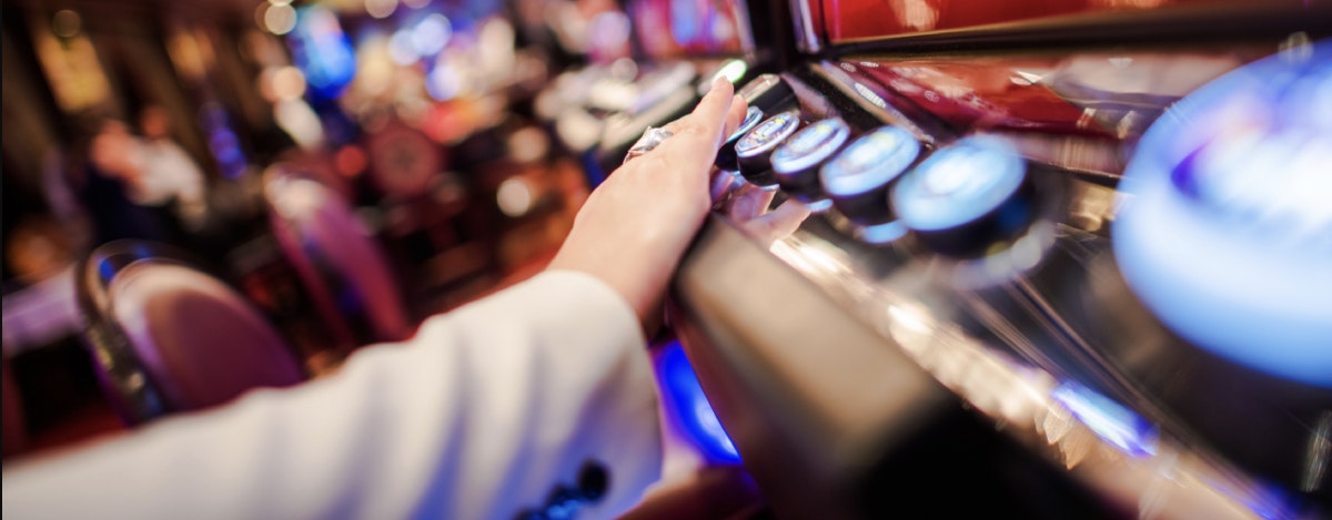 Which is fairer – real slots or online slots?